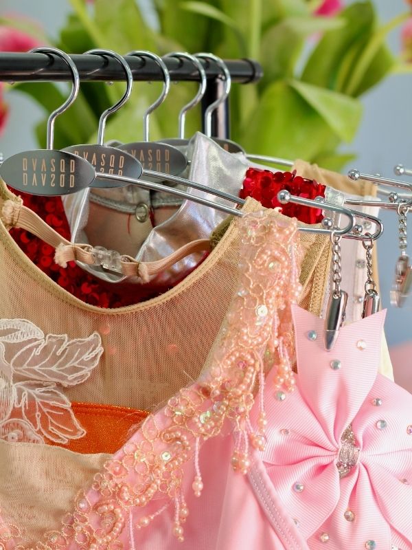 , image_restrict_option="Silver Petite Hangers"